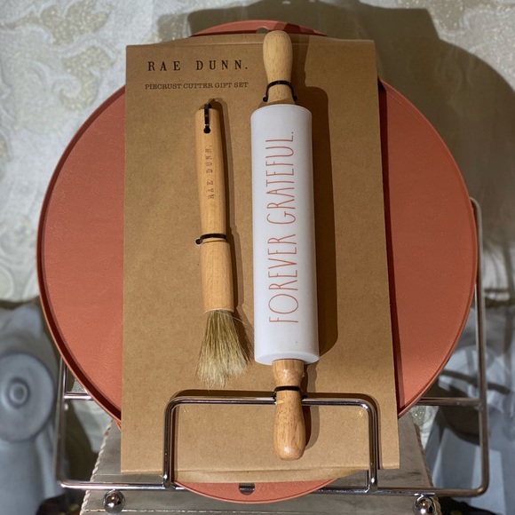🎊 Rae Dunn Piecrust Cutter Gift Set - Picture 1 of 5